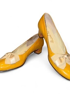 Yellow Patent Low Heel Pumps with Bow Vintage 60s 8.5